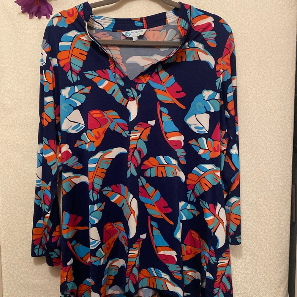 Abstract feather print blouse.